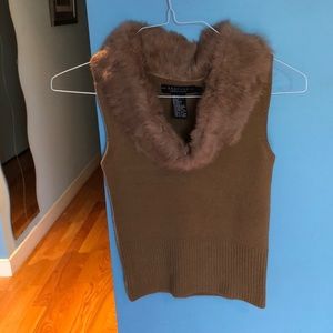 RAMPAGE sleeveless sweater with rabbit fur collar